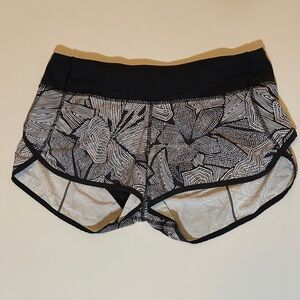 Lululemon Speed Up Low-Rise Lined Short Dottie Tribe White Black Size 6